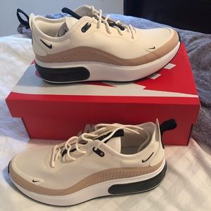 NWT Nike Air Max Dia